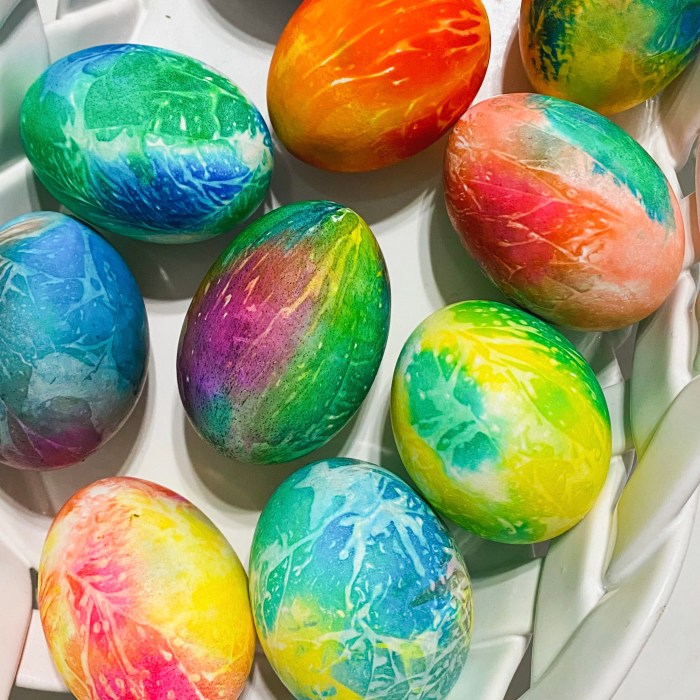 Colouring eggs with food coloring