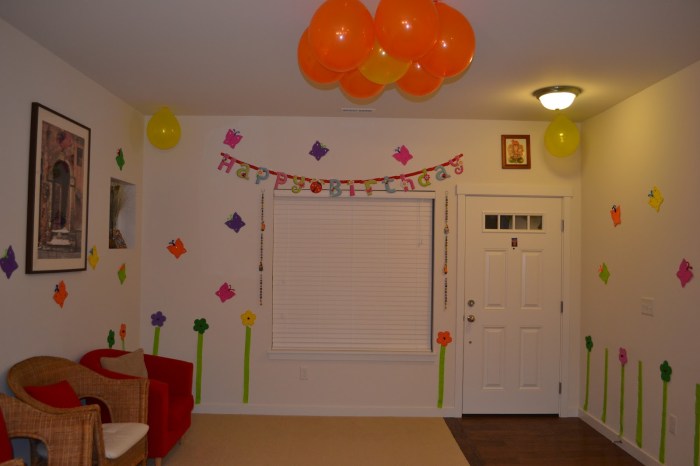 Birthday room decoration simple