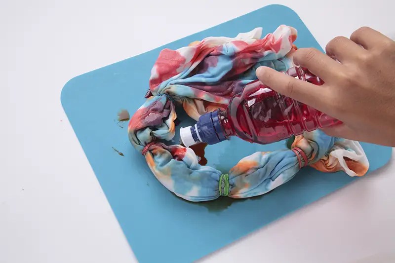 How tie dye with food coloring