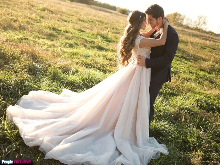 Lauren duggar wedding dress