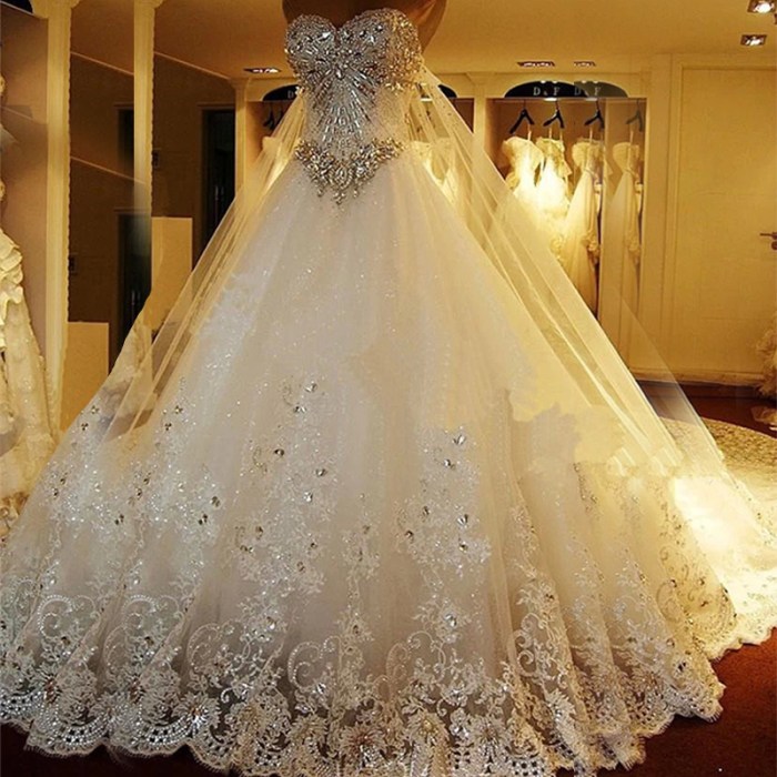 Fitted sparkly wedding dress