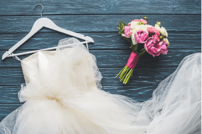 How much spend on wedding dress